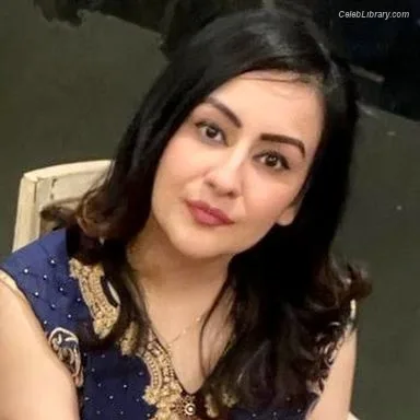 Mona Alam photo 1 of 11