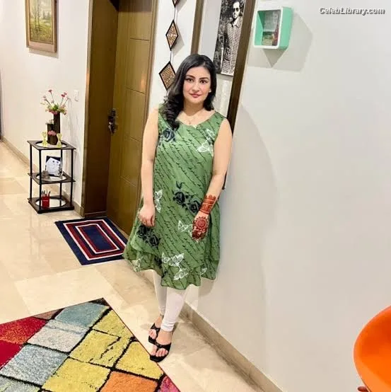 Mona Alam photo 6 of 11