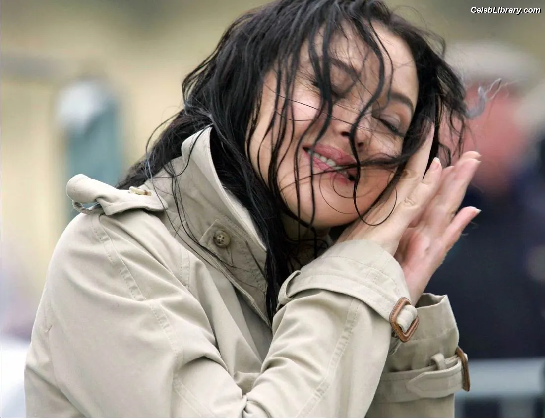 Monica Bellucci photo 17 of 1359