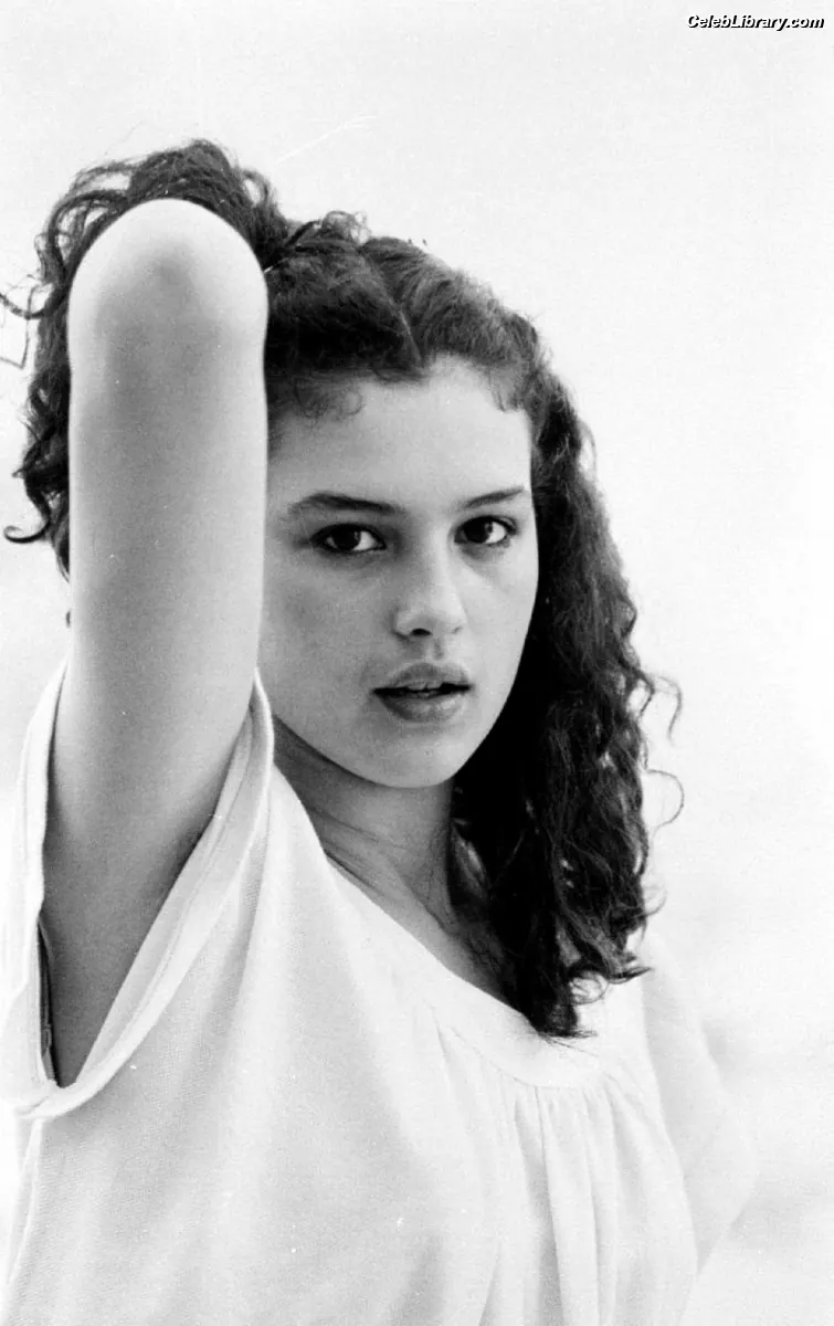 Monica Bellucci photo 11 of 1359