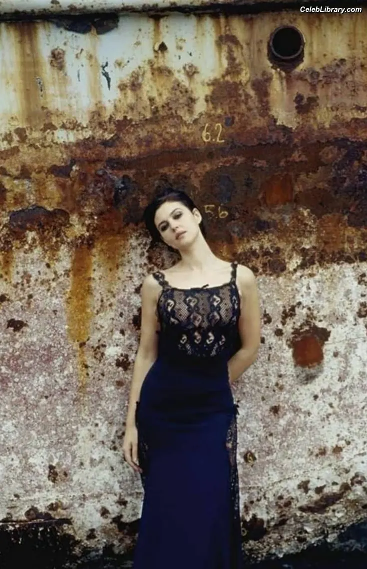Monica Bellucci photo 21 of 1359