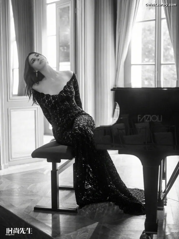 Monica Bellucci photo 5 of 1359