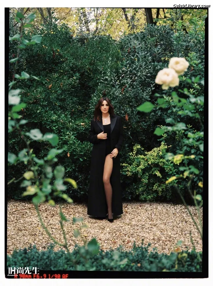 Monica Bellucci photo 6 of 1359