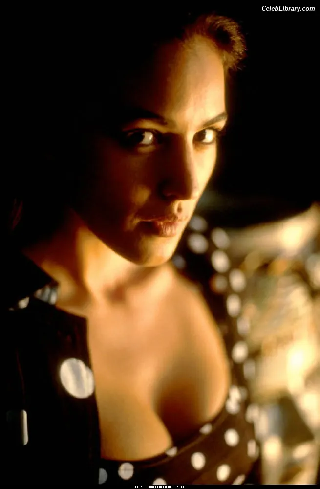Monica Bellucci photo 19 of 1359