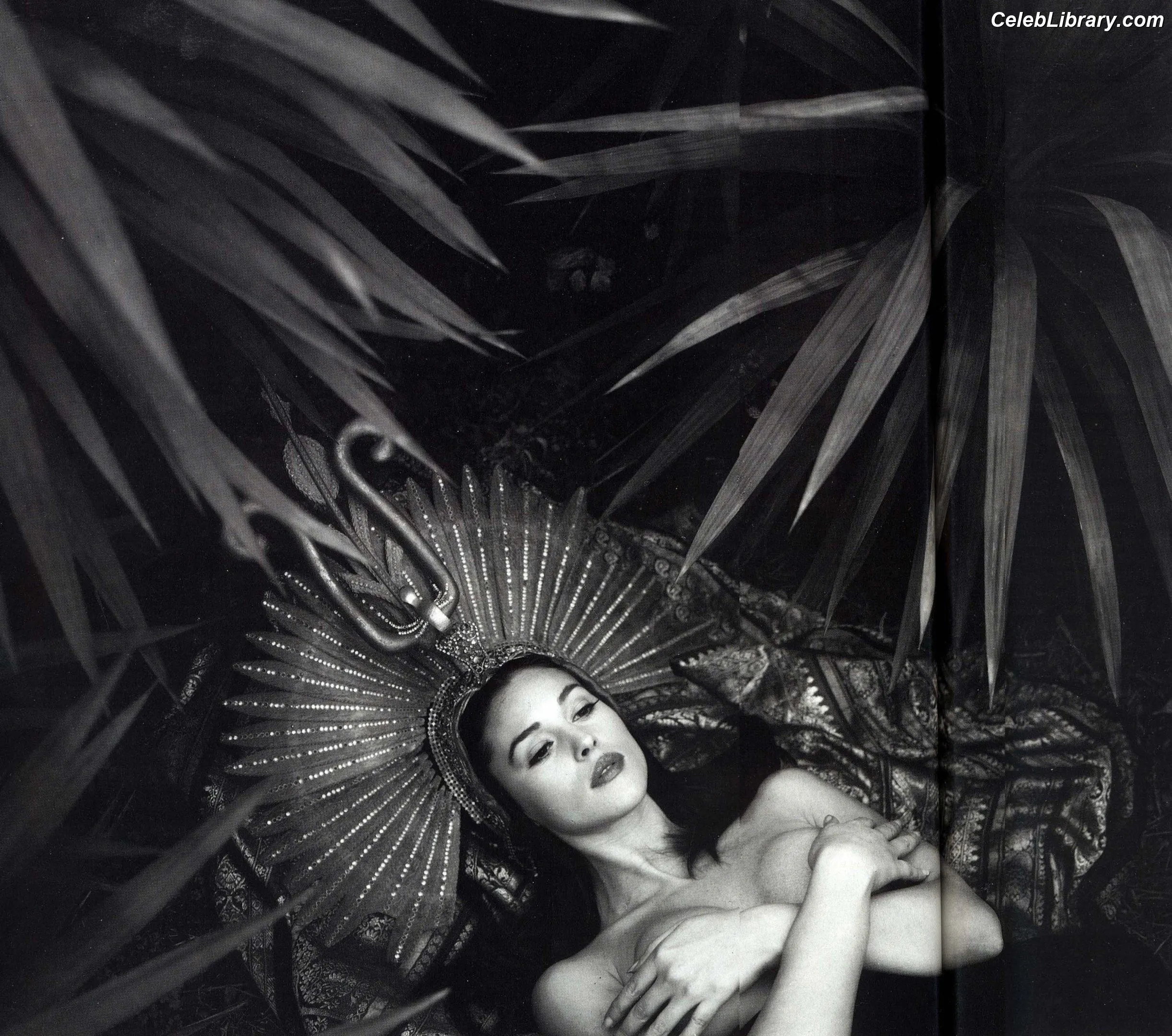 Monica Bellucci photo 24 of 1359