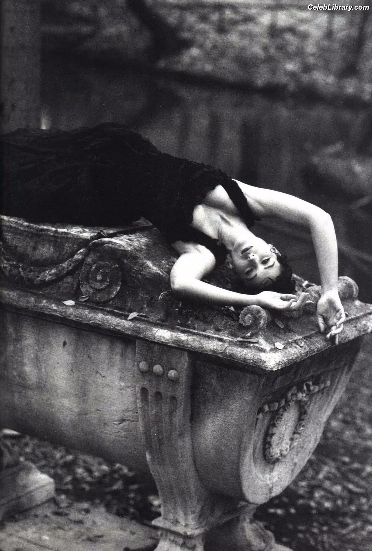 Monica Bellucci photo 2 of 1359