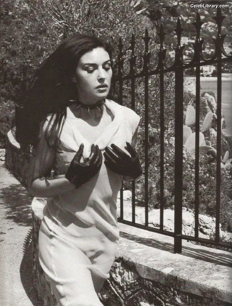 Monica Bellucci photo 15 of 1359