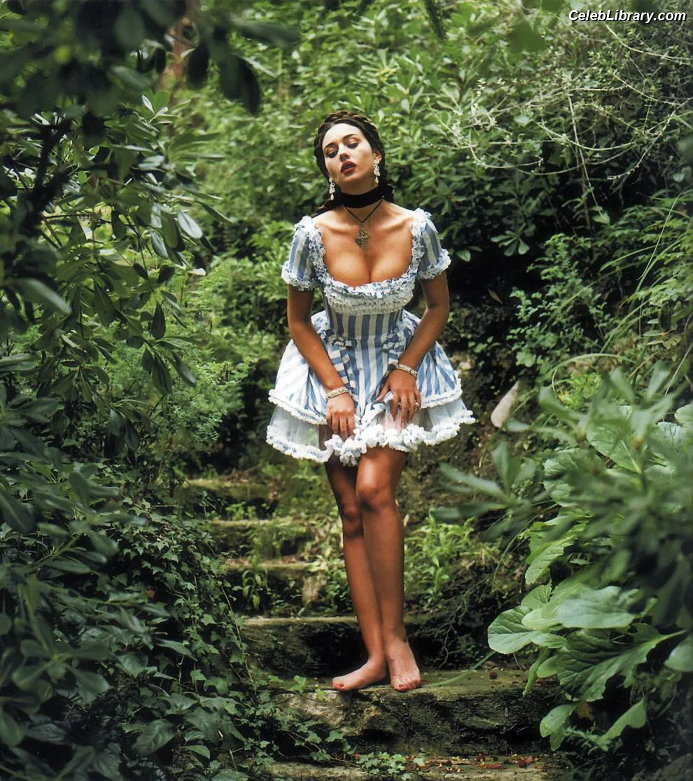 Monica Bellucci photo 3 of 1359