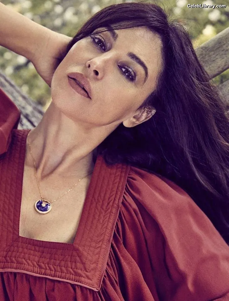 Monica Bellucci photo 24 of 1359