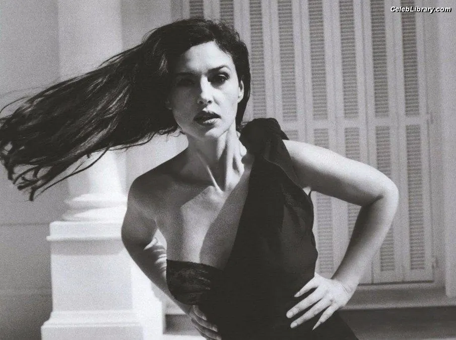 Monica Bellucci photo 22 of 1359