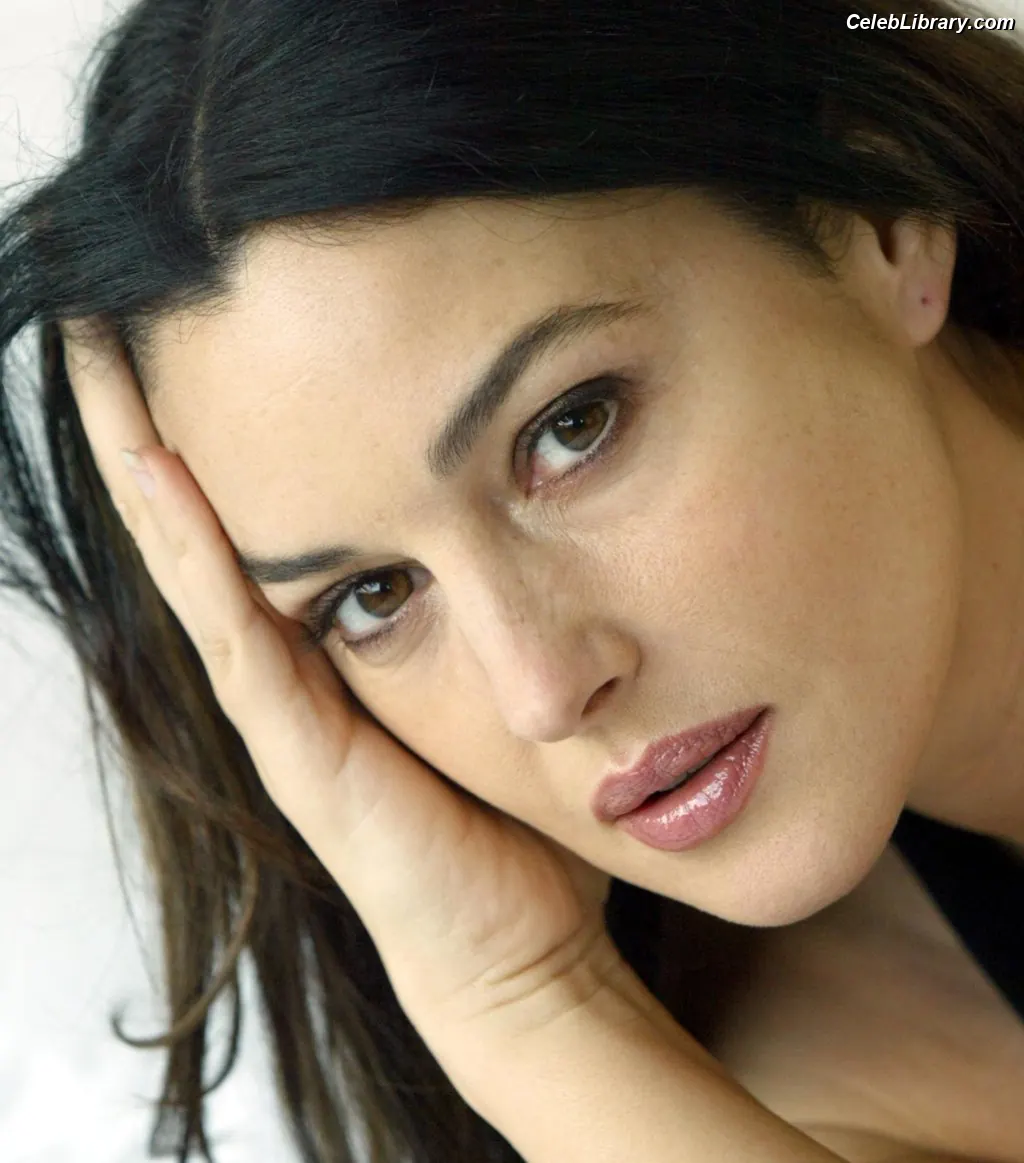 Monica Bellucci photo 17 of 1359