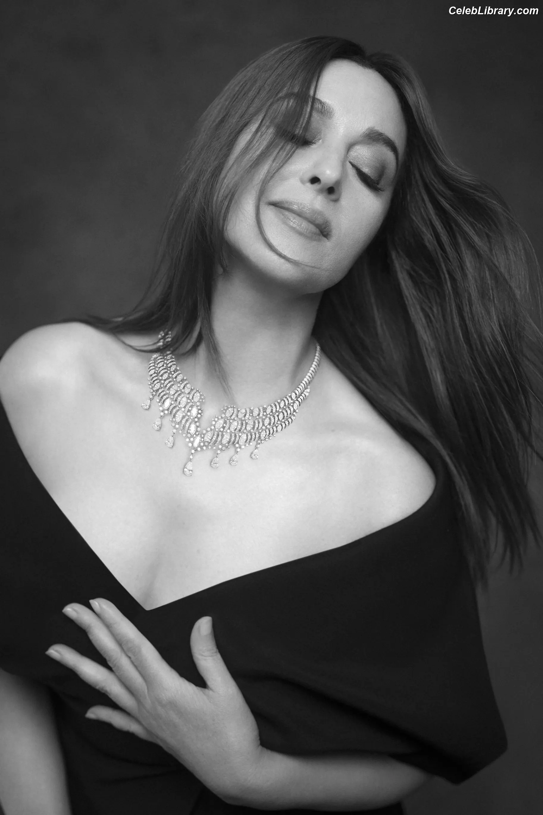 Monica Bellucci photo 20 of 1359