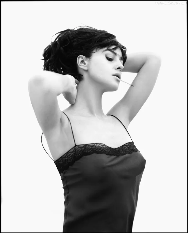 Monica Bellucci photo 2 of 1320