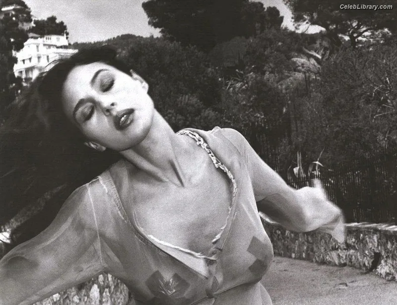 Monica Bellucci photo 10 of 1320