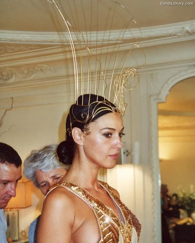Monica Bellucci photo 7 of 1320