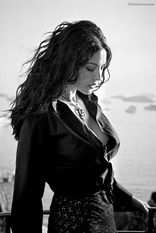 Monica Bellucci photo 22 of 1320