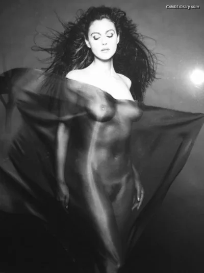 Monica Bellucci photo 8 of 1320