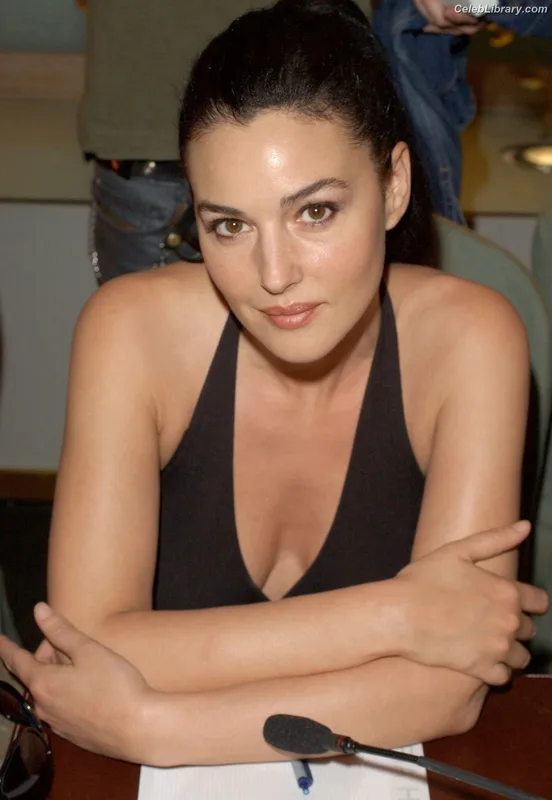 Monica Bellucci photo 4 of 1320