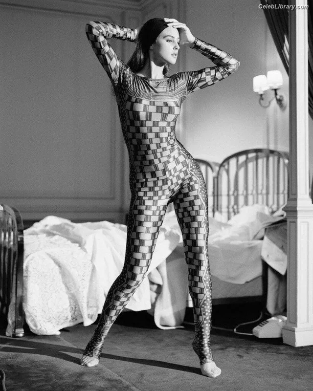Monica Bellucci photo 17 of 1320