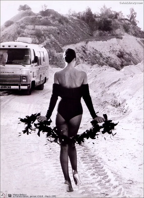 Monica Bellucci photo 19 of 1320