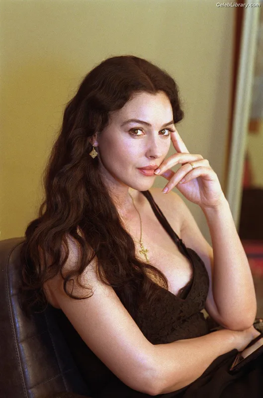Monica Bellucci photo 12 of 1320