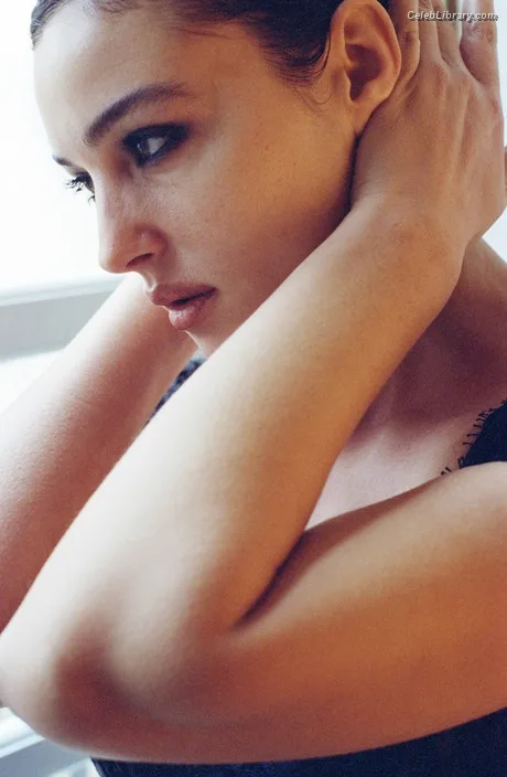 Monica Bellucci photo 2 of 1320