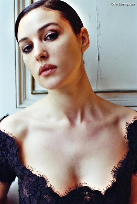 Monica Bellucci photo 3 of 1320