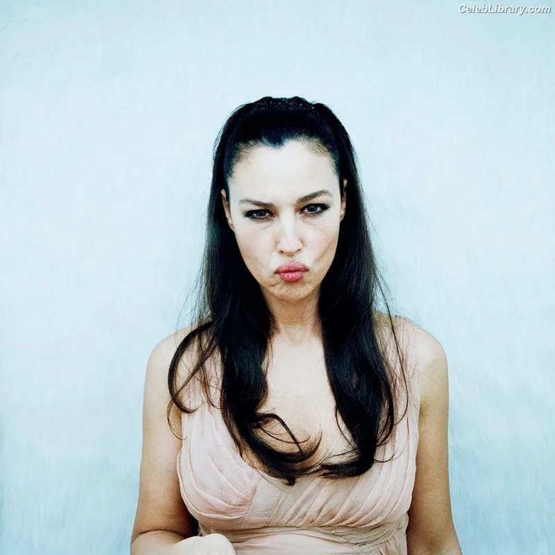 Monica Bellucci photo 8 of 1320