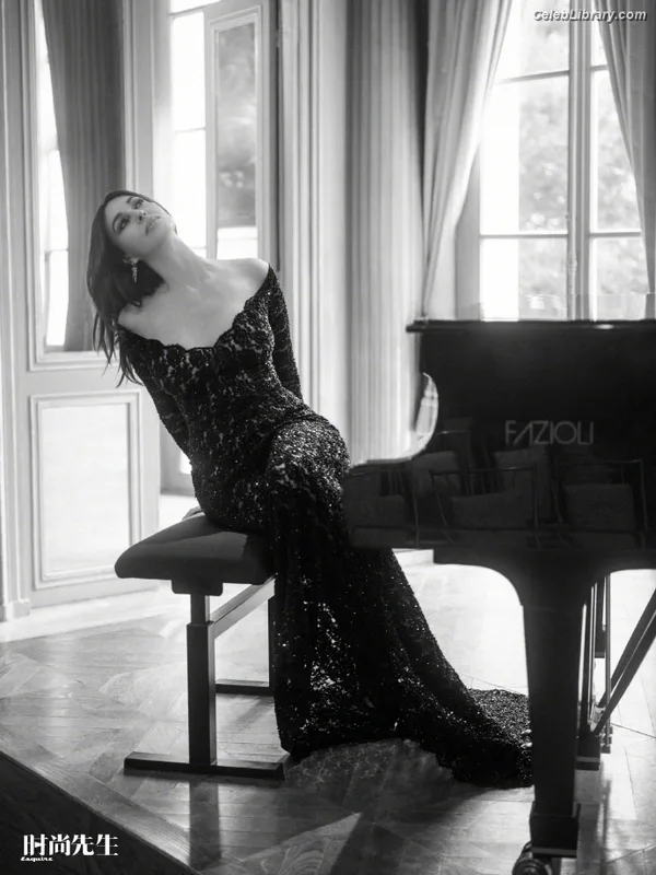 Monica Bellucci photo 22 of 1320