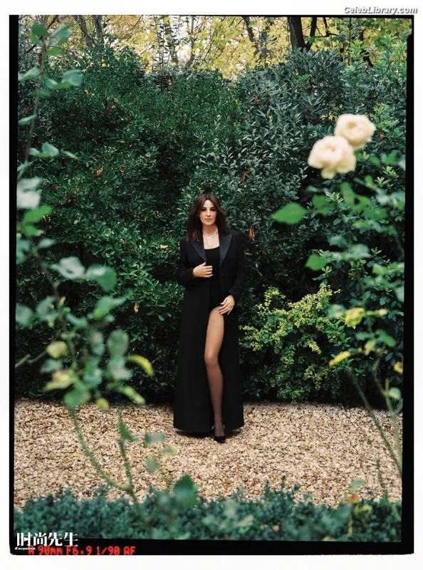 Monica Bellucci photo 23 of 1320