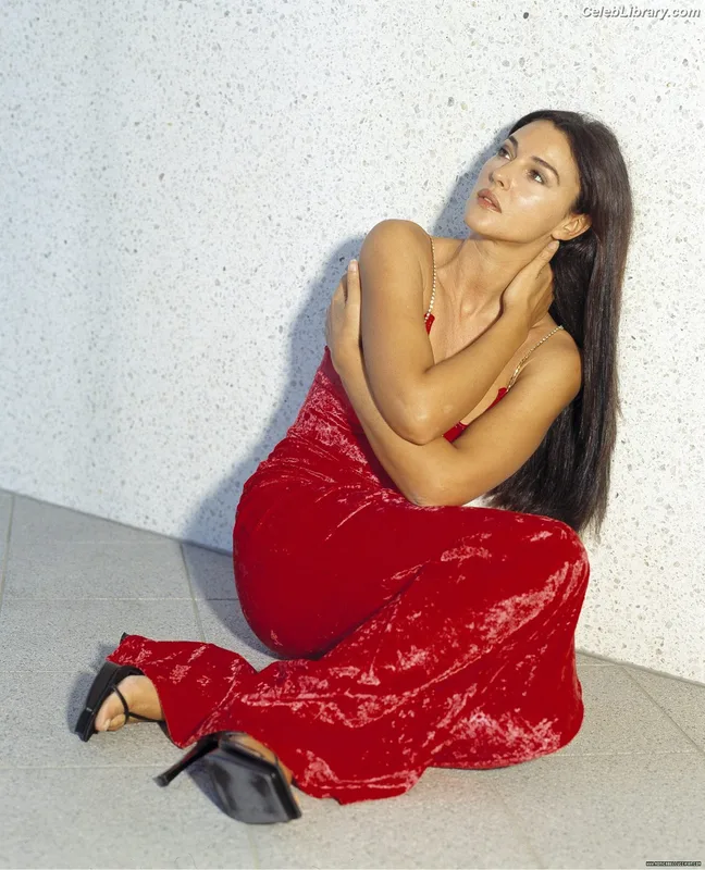 Monica Bellucci photo 9 of 1320