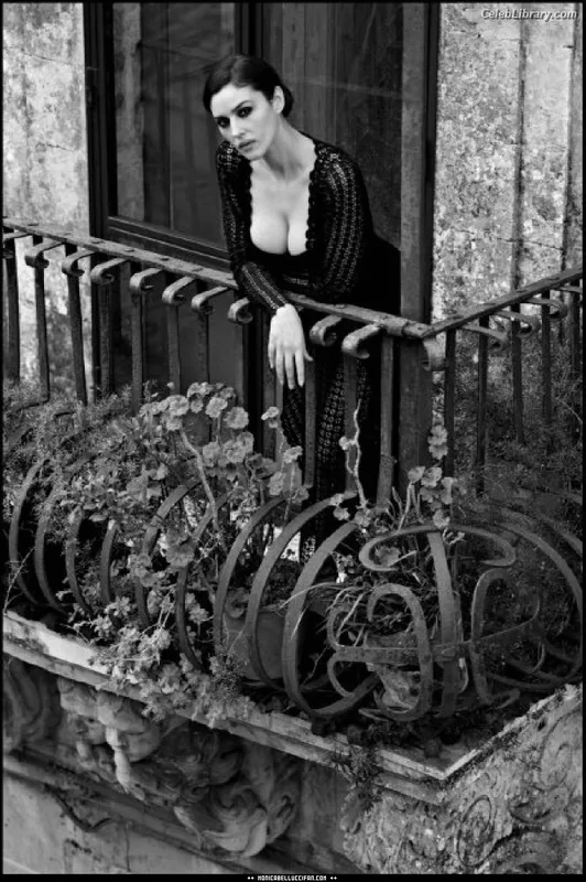 Monica Bellucci photo 1 of 1320
