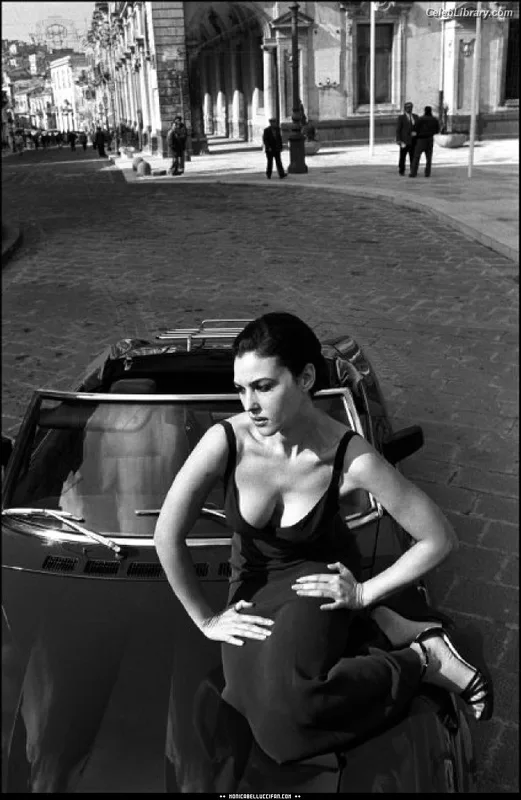 Monica Bellucci photo 7 of 1320