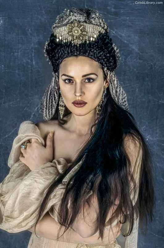 Monica Bellucci photo 17 of 1320