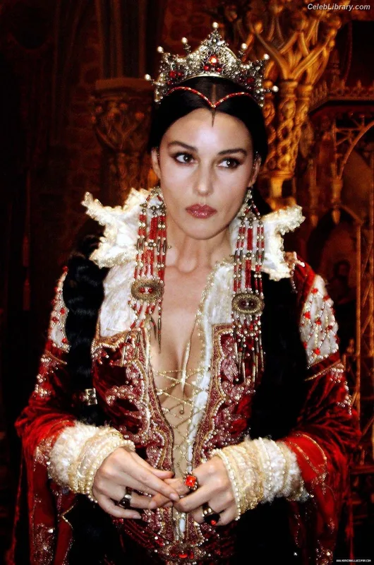 Monica Bellucci photo 23 of 1320