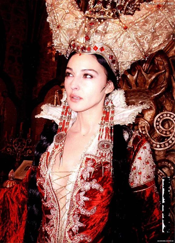 Monica Bellucci photo 3 of 1320
