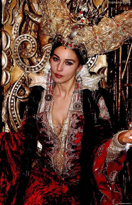 Monica Bellucci photo 7 of 1320