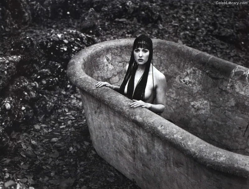 Monica Bellucci photo 15 of 1320