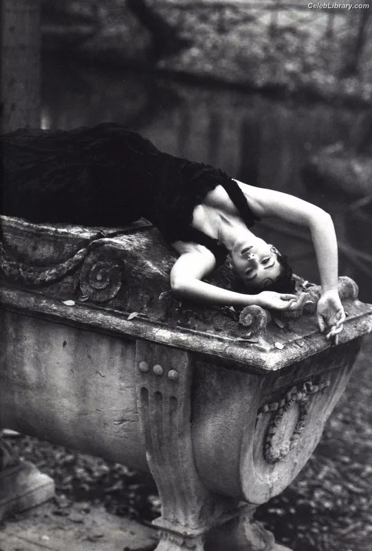 Monica Bellucci photo 18 of 1320