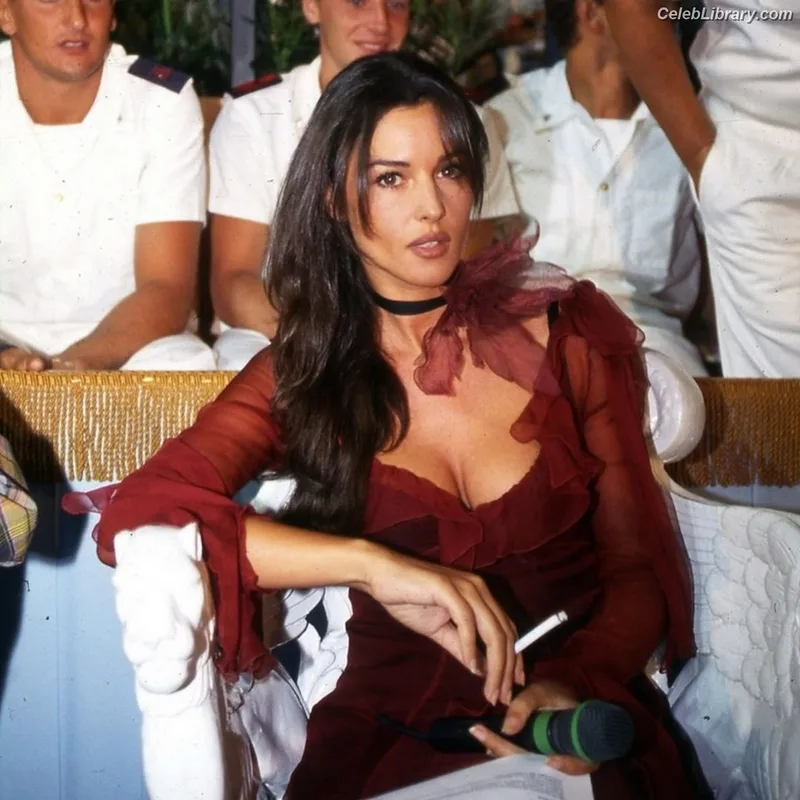 Monica Bellucci photo 16 of 1320