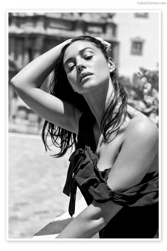 Monica Bellucci photo 17 of 1320