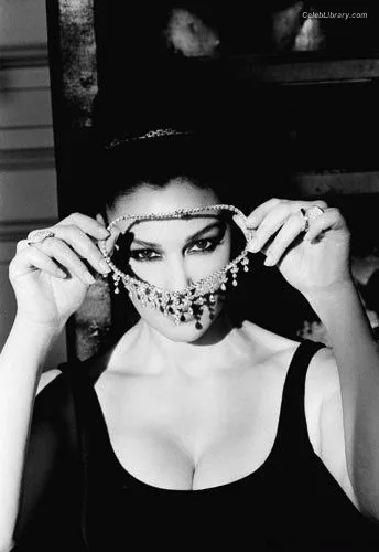Monica Bellucci photo 24 of 1320