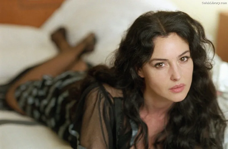 Monica Bellucci photo 3 of 1320