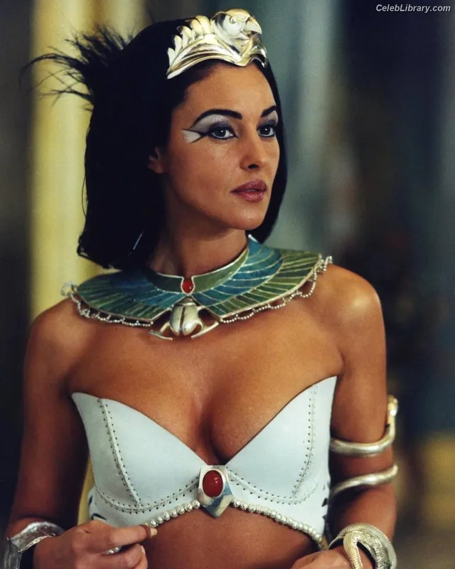 Monica Bellucci photo 8 of 1320