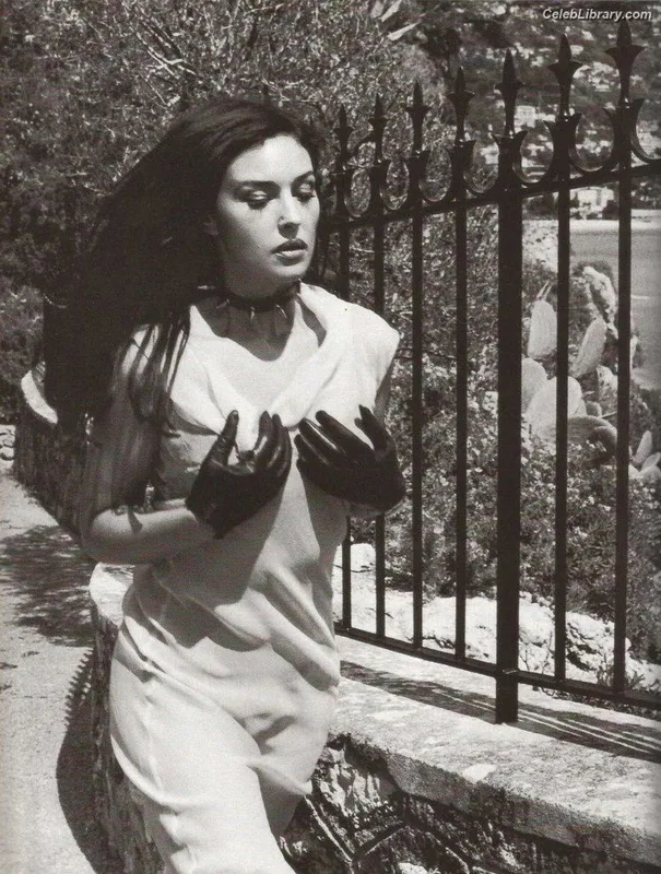 Monica Bellucci photo 17 of 1320