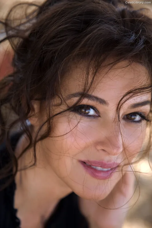 Monica Bellucci photo 23 of 1320