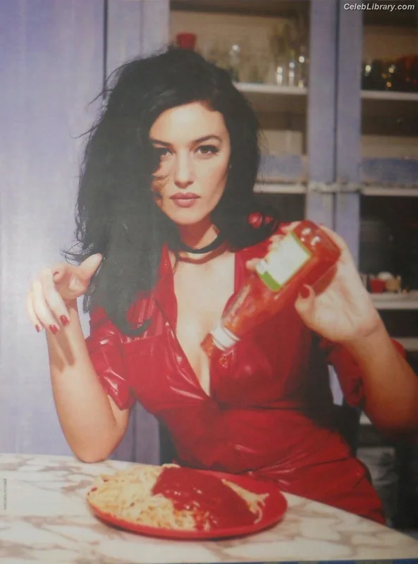 Monica Bellucci photo 4 of 1320