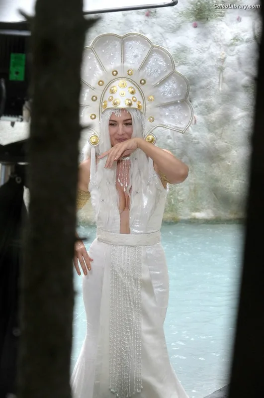 Monica Bellucci photo 9 of 1320