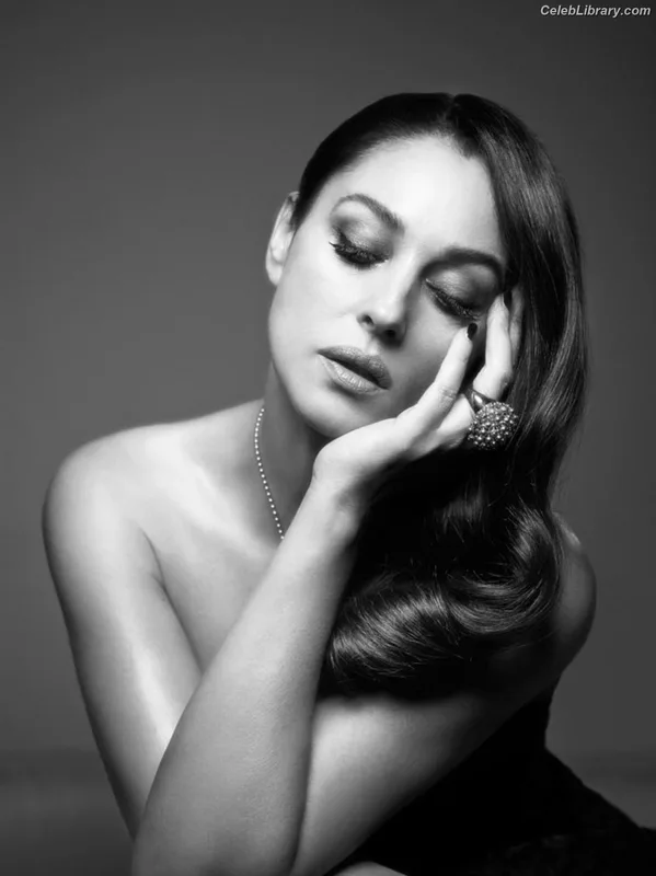 Monica Bellucci photo 1 of 1320