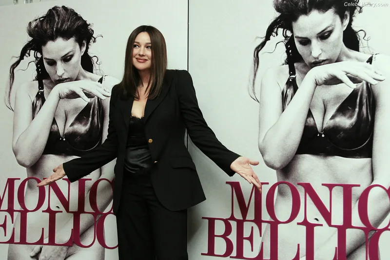 Monica Bellucci photo 3 of 1320